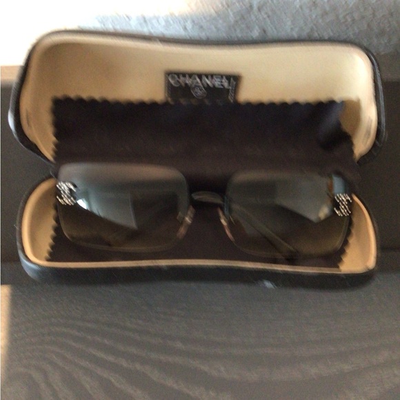 Chanel sunglasses - Picture 6 of 15